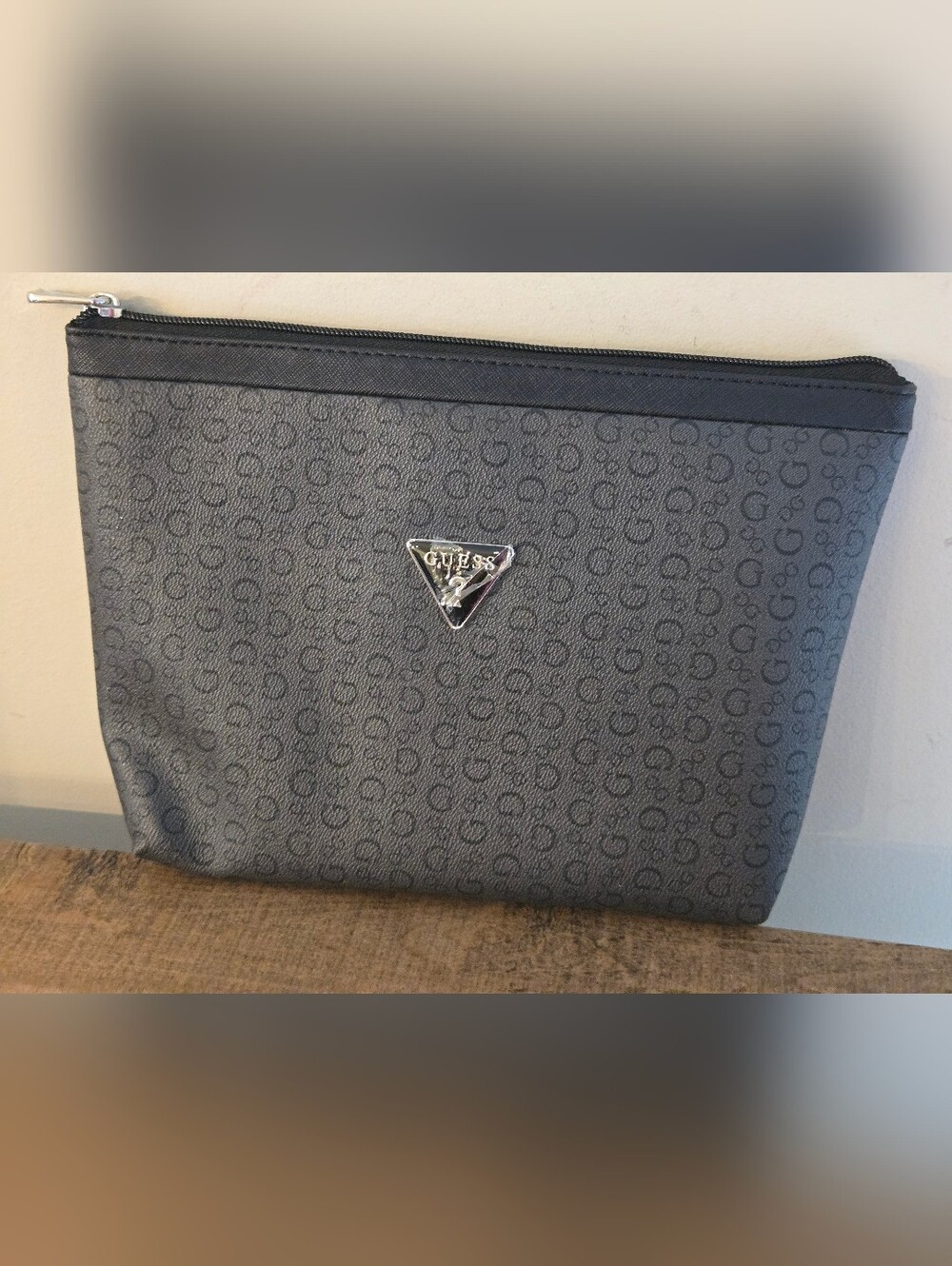 GUESS Travel Bag/Large Cosmetic Bag New Without Tags Monogram